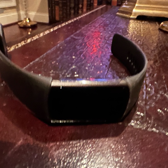 Fitbit Charge 6 - used - Picture 2 of 11